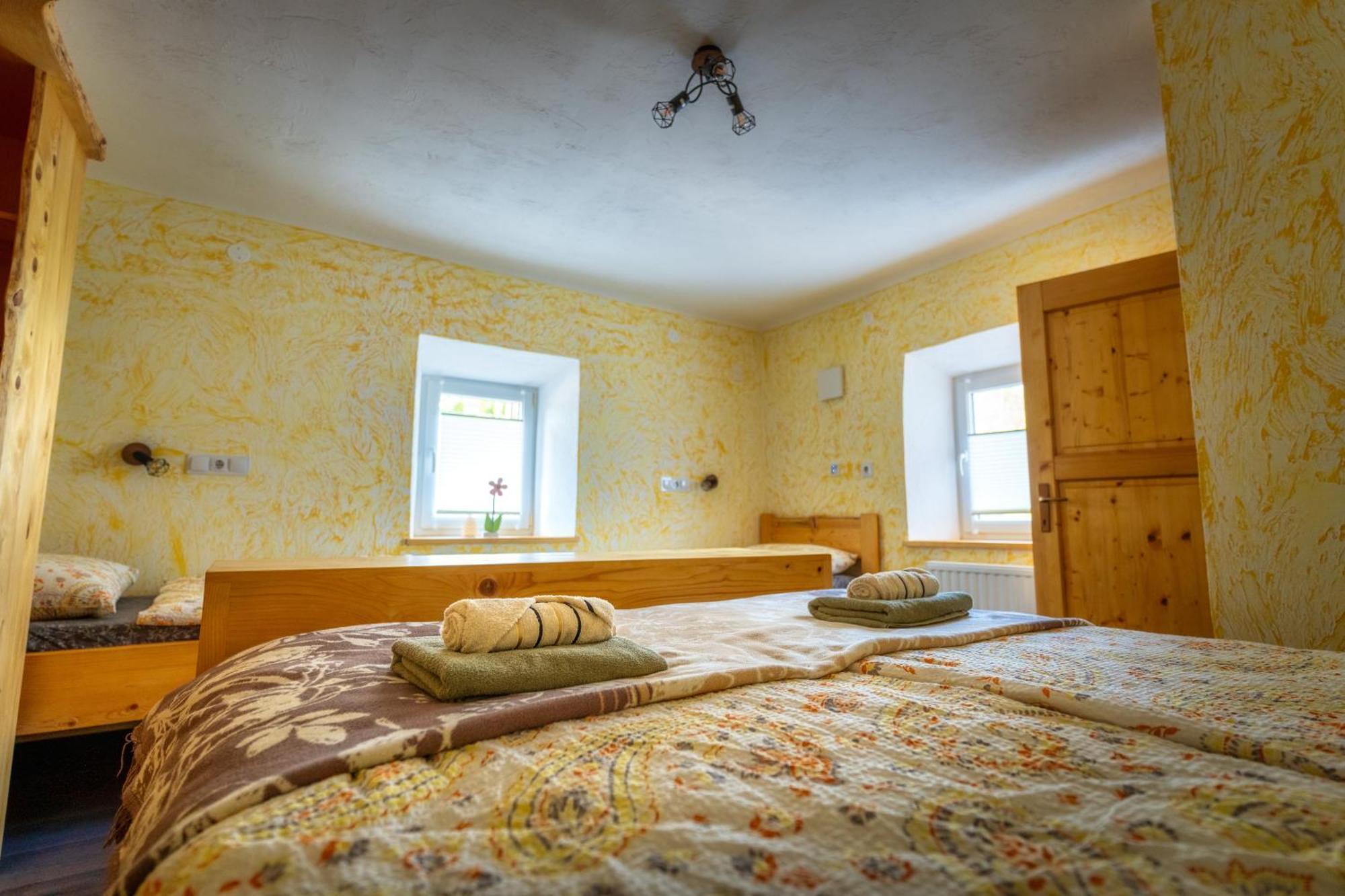 Stara Soncna Hisa Apartment Радовлица Екстериор снимка